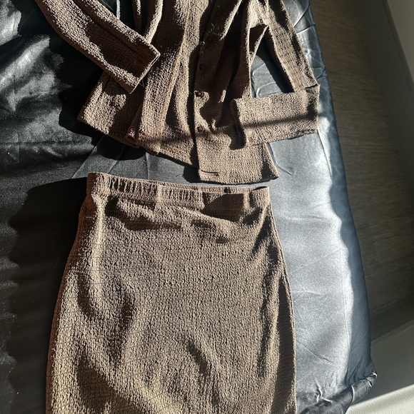 Brown two piece set 🤎 - Picture 2 of 2